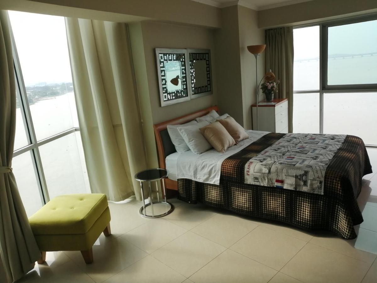 Puerto Santa Ana Suites Guayaquil Exterior photo