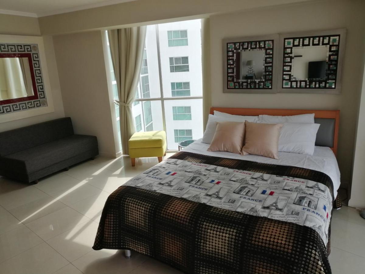 Puerto Santa Ana Suites Guayaquil Exterior photo