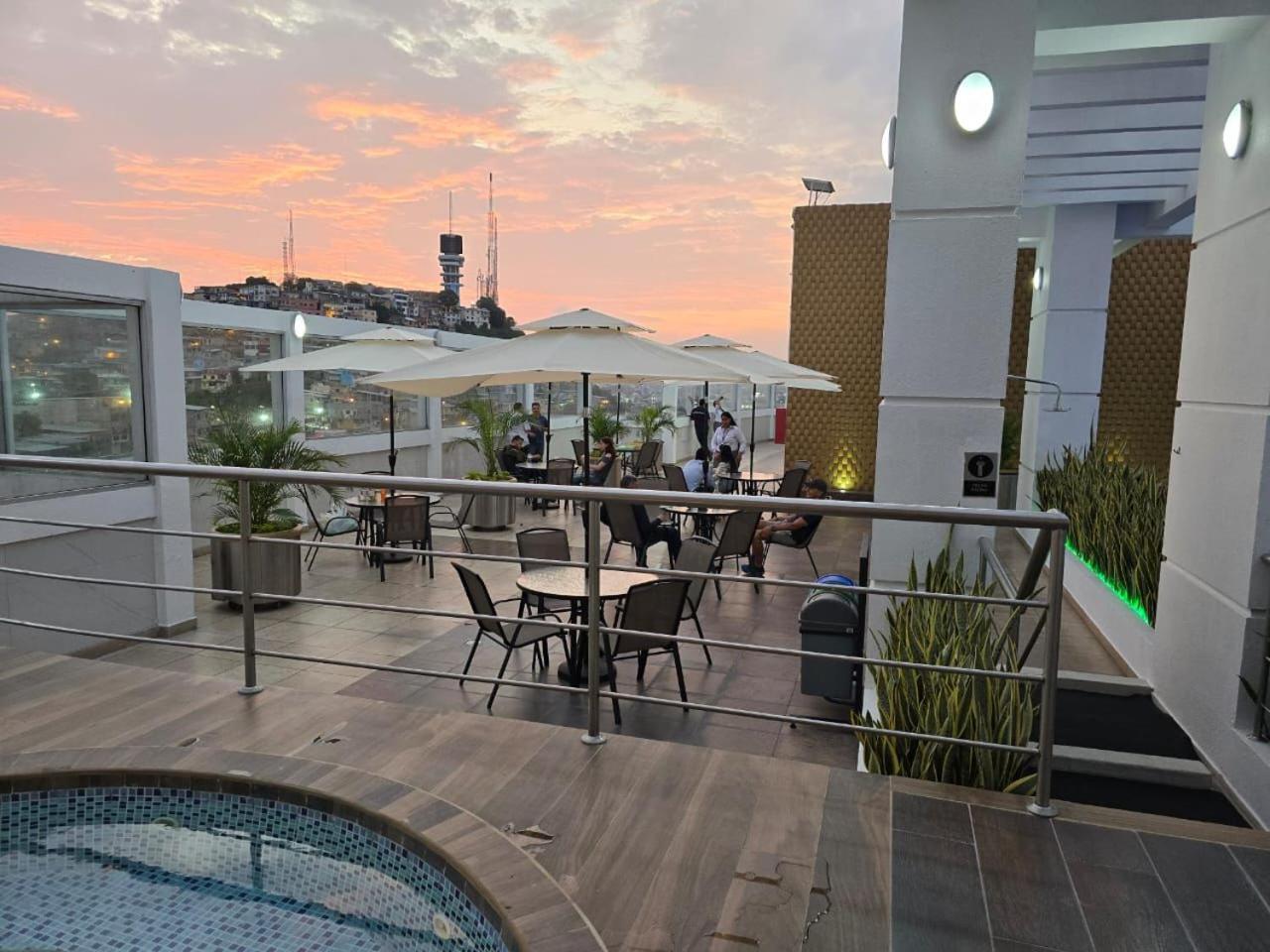 Puerto Santa Ana Suites Guayaquil Exterior photo