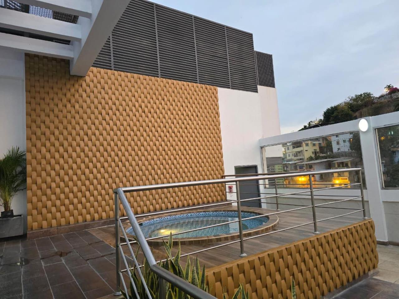 Puerto Santa Ana Suites Guayaquil Exterior photo